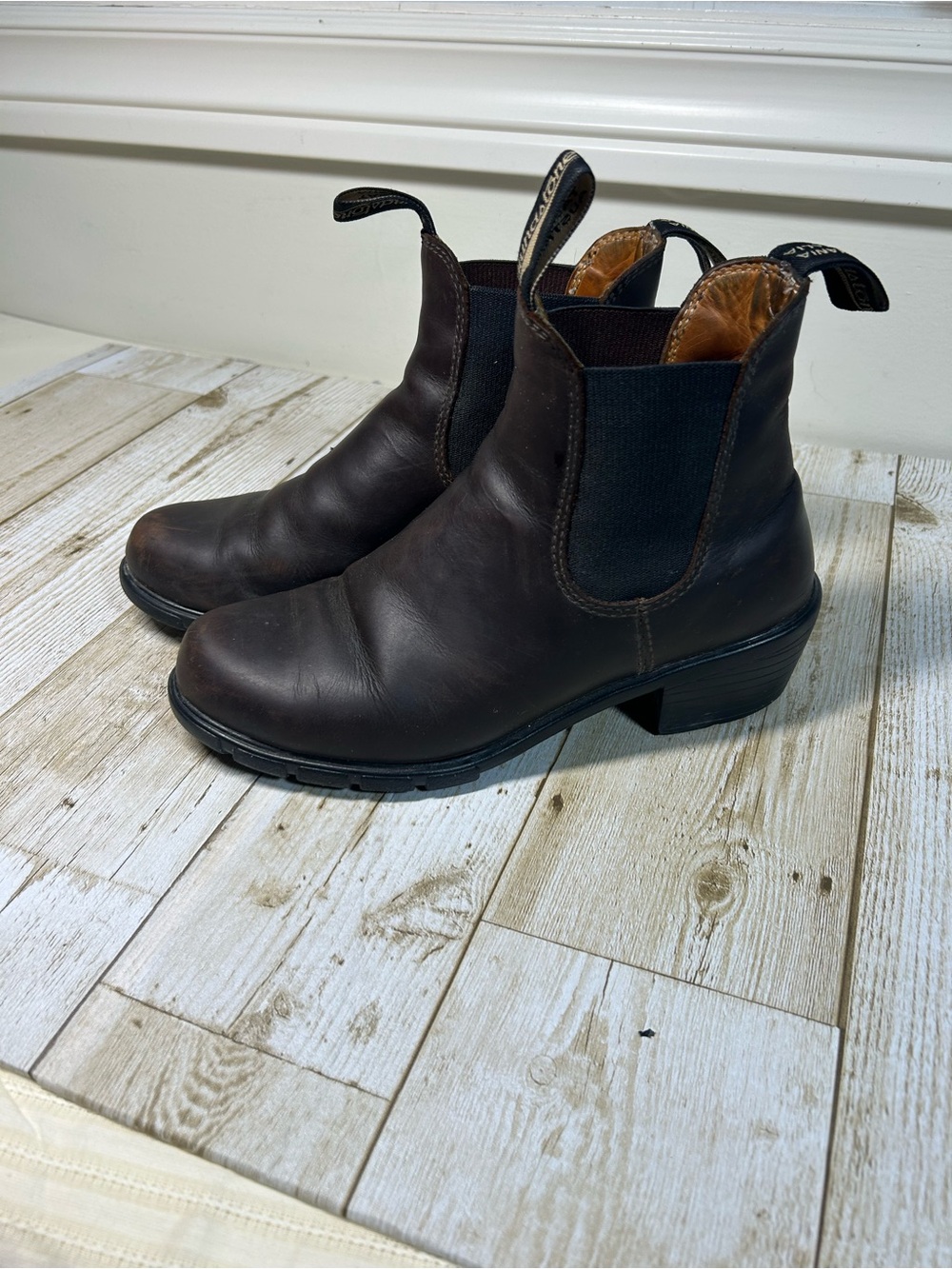 Brown Chelsea Ankle Boots for Women- Blundstone With Heel - Narrow Toe